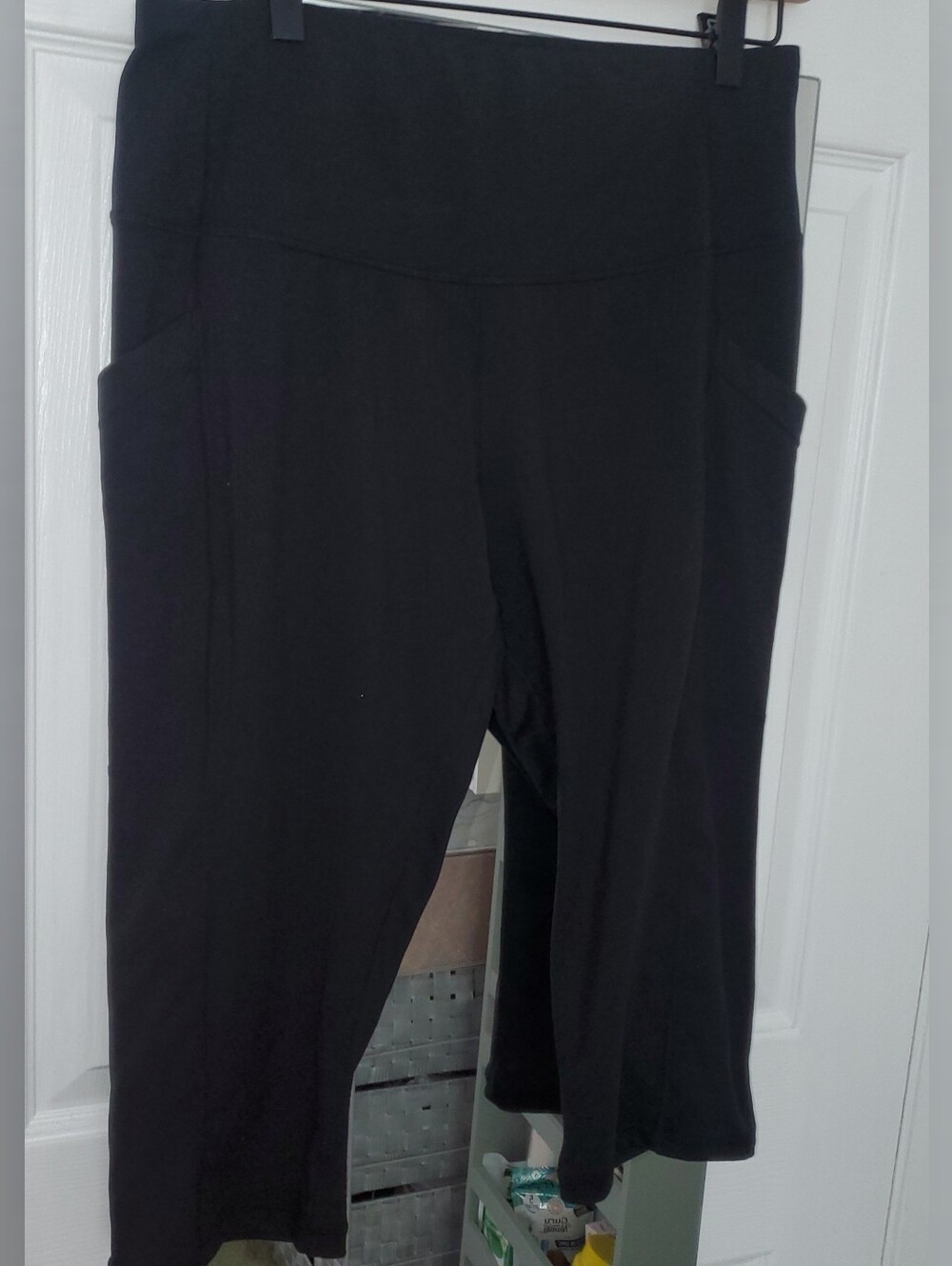32 Degrees Black High-Waist Capri Yoga Pants with Side Pockets